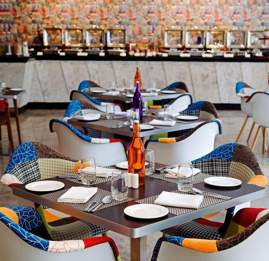 Zone By The Park Coimbatore Restoran gambar